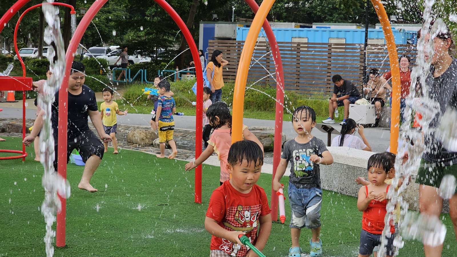 新北新店 陽光運動公園兒童遊戲區：夏日親子戲水好去處/ 環境