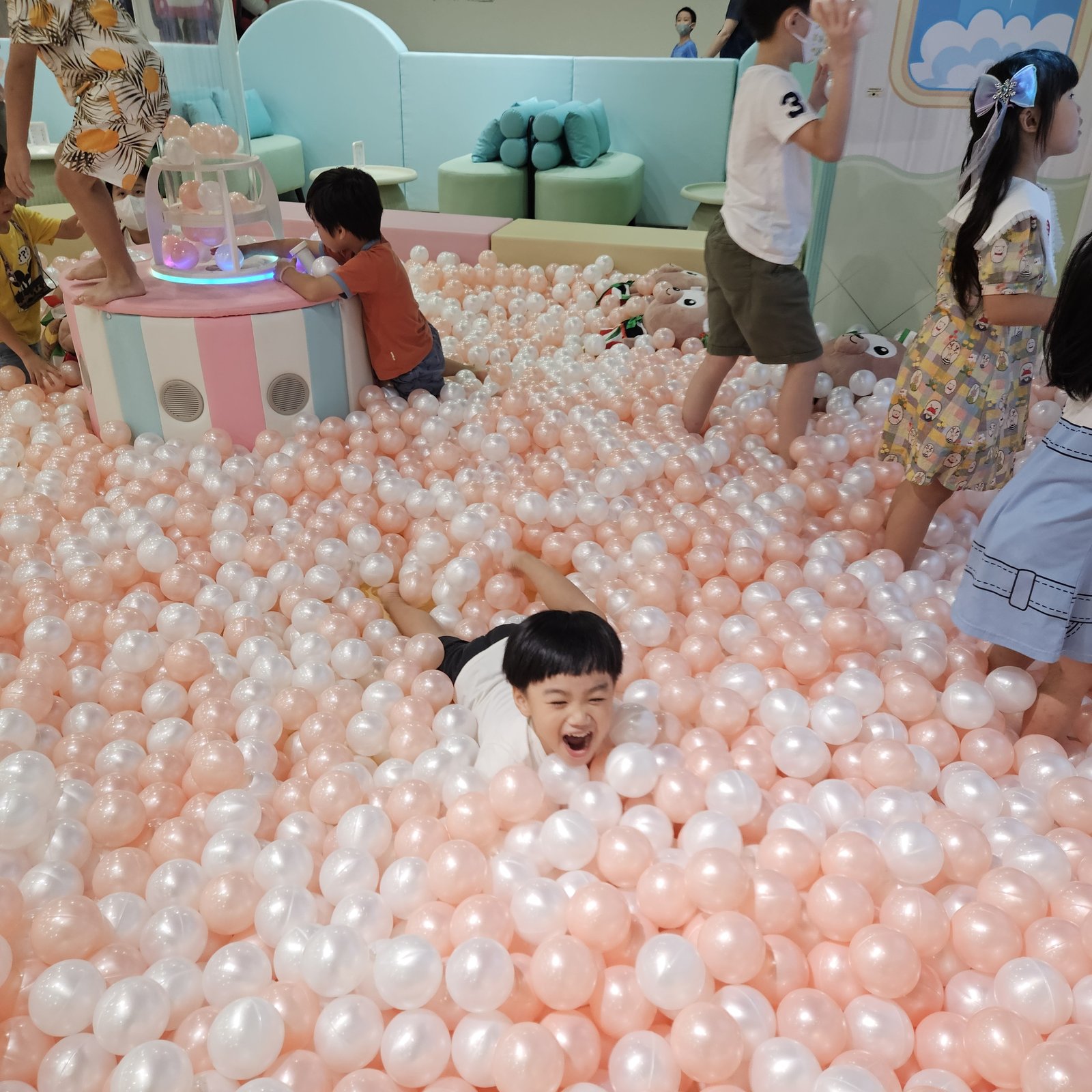 新北汐止 貝兒絲咖啡Bears cafe：室內主題樂園/ 可