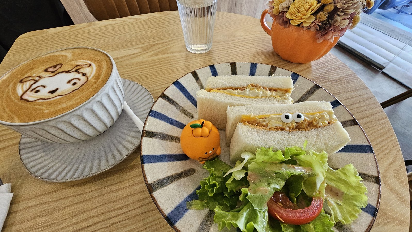 台北吳興街 嗯哼咖啡食堂：特色小店/ 咖啡餐飲佳/ 適合用電