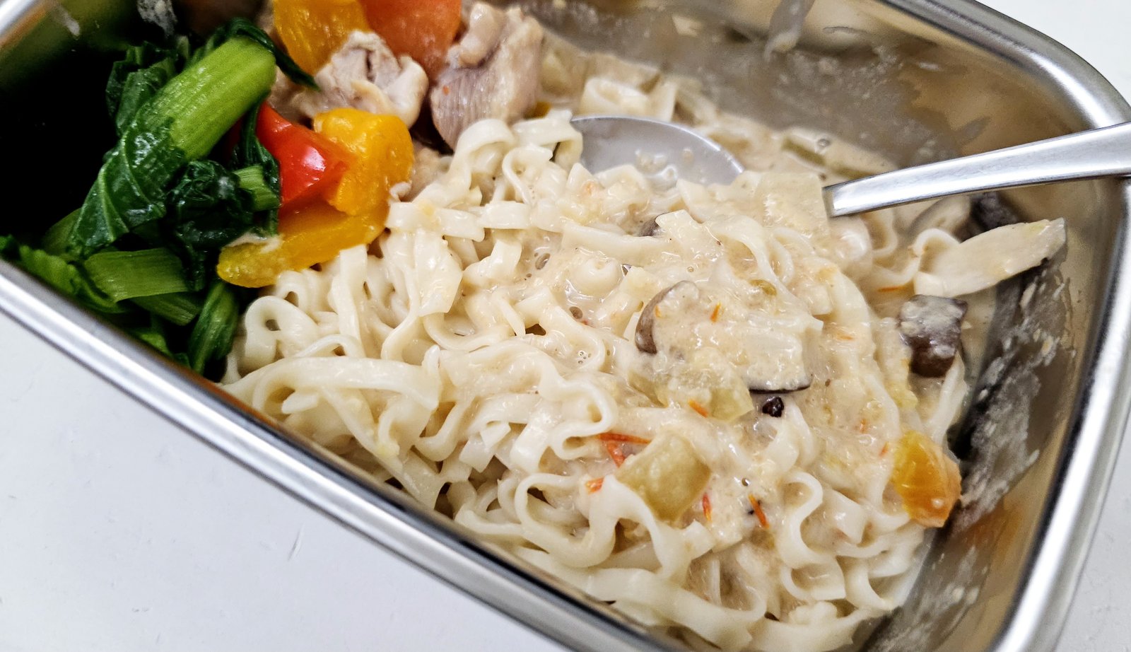 備餐 蔬菜椰奶湯麵：奶香綿密/ 順口好吃/ 小孩也很愛