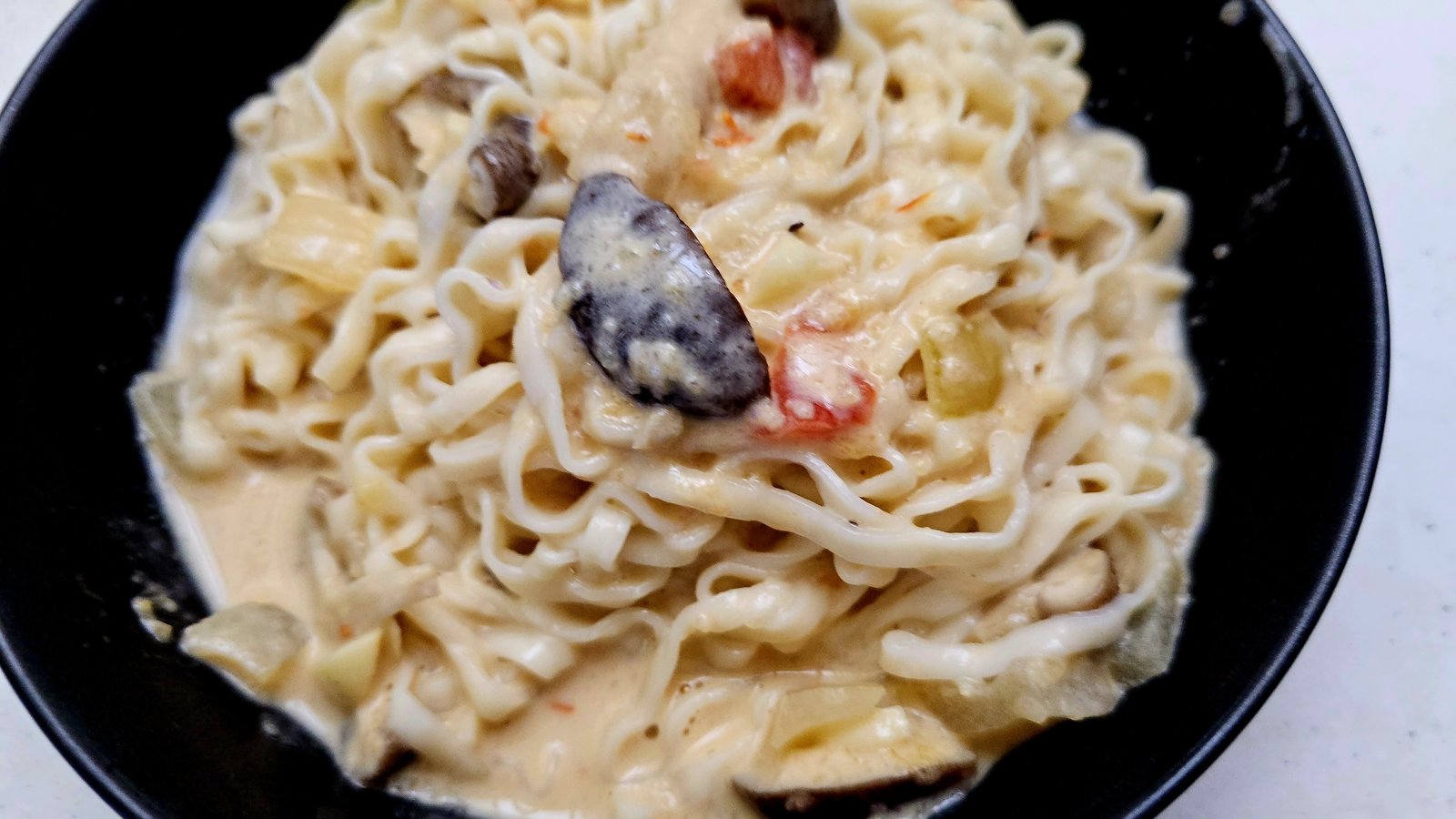 備餐 蔬菜椰奶湯麵：奶香綿密/ 順口好吃/ 小孩也很愛