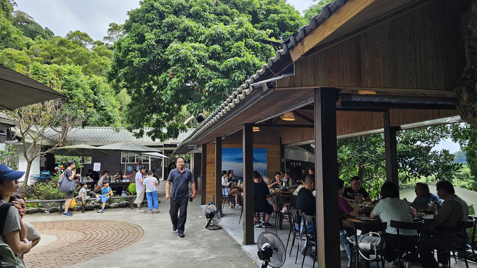 新北五股 碧瑤山莊庭院餐廳：庭園餐廳/ 豐富變化桌菜/ 家人