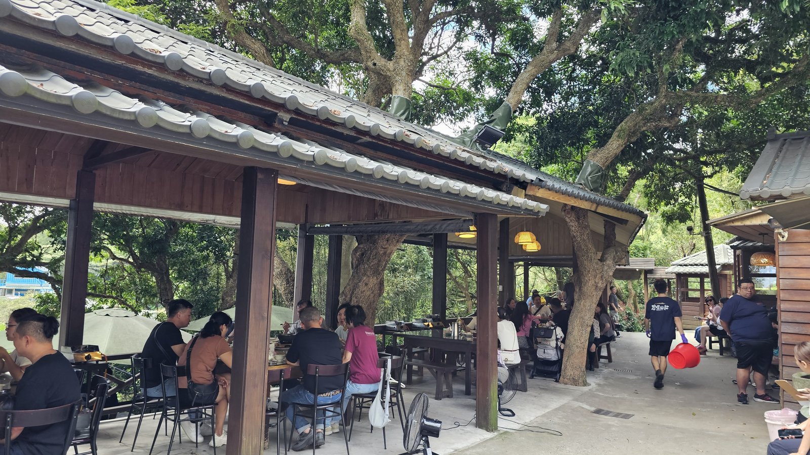 新北五股 碧瑤山莊庭院餐廳：庭園餐廳/ 豐富變化桌菜/ 家人