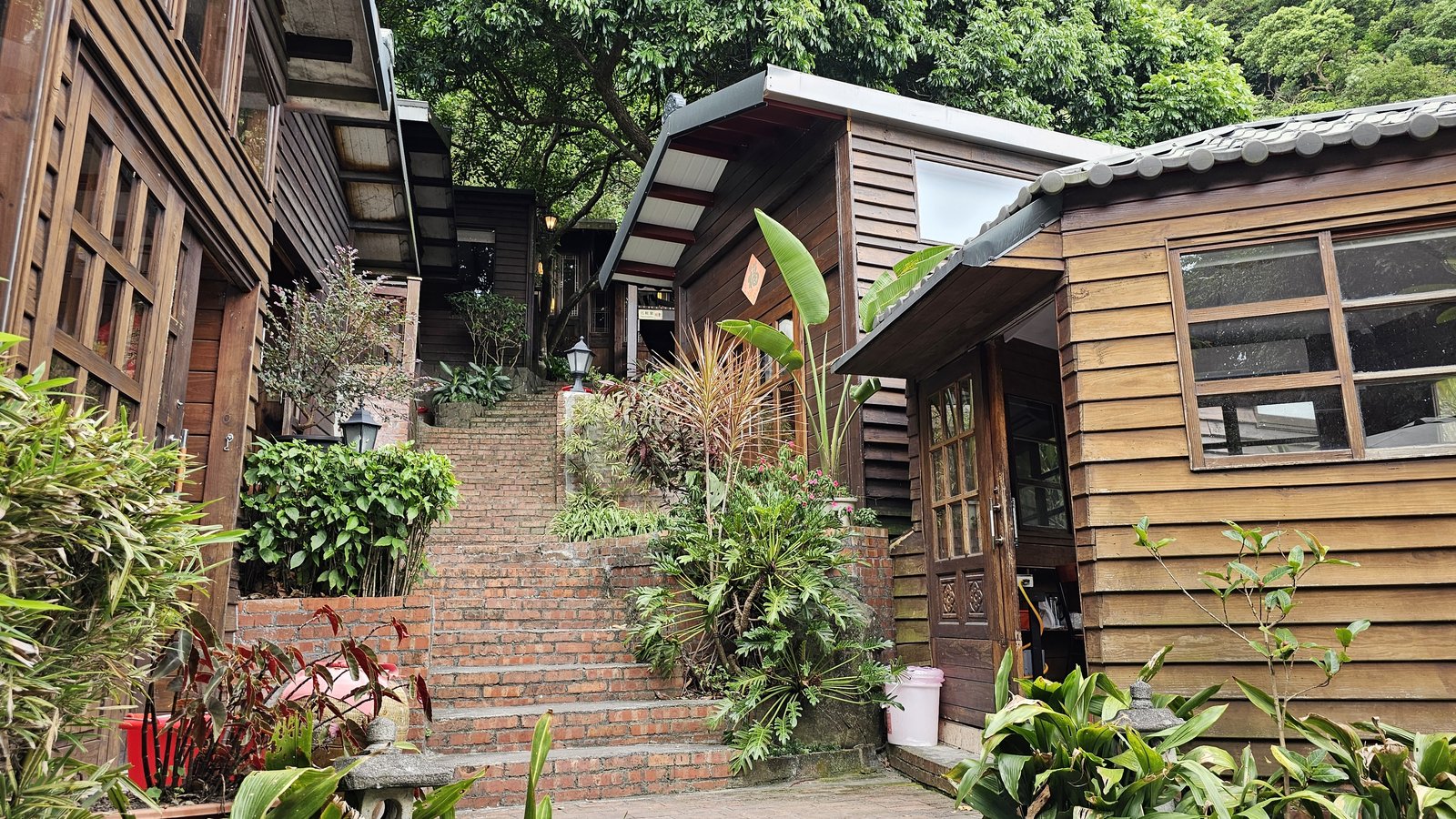 新北五股 碧瑤山莊庭院餐廳：庭園餐廳/ 豐富變化桌菜/ 家人