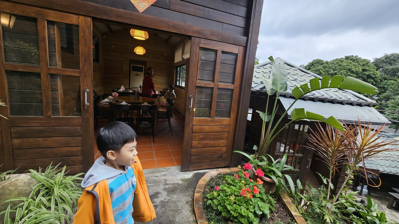 新北五股 碧瑤山莊庭院餐廳：庭園餐廳/ 豐富變化桌菜/ 家人