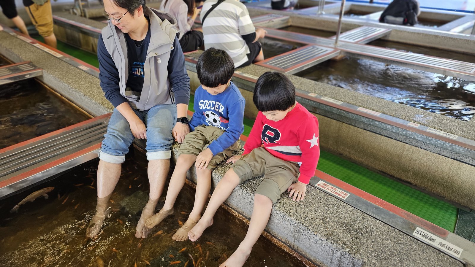 宜蘭 礁溪２小景點：湯圍溝重口味溫泉魚/ 大人牛乳